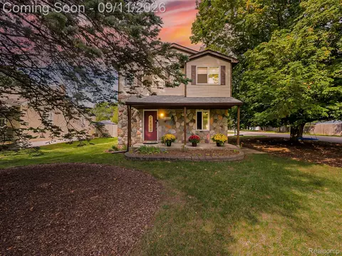 18421 Filmore St, Livonia, MI 48152