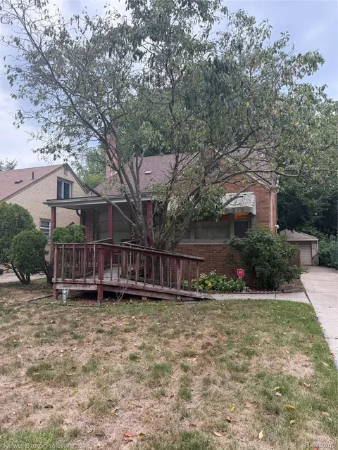 5256 Gateshead St, Grosse Pointe, MI 48236 photo 2