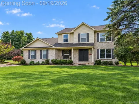 13608 Windmoor Dr, Green Oak, MI 48178
