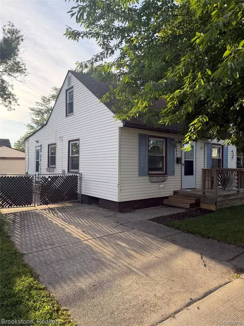 25620 Hudson St, Roseville, MI 48066