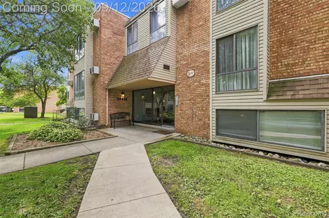 28426 W 8 Mile Rd #A4, Farmington Hills, MI 48336