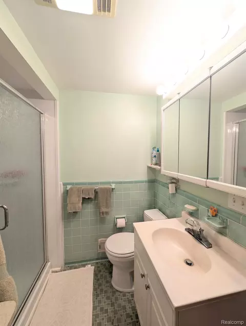 Bath - 4203 Gregor St, Mount Morris, MI 48458 photo 2 of 2