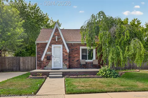 26227 Clancy St, Roseville, MI 48066