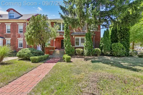 8177 La Salle Blvd, Detroit, MI 48206