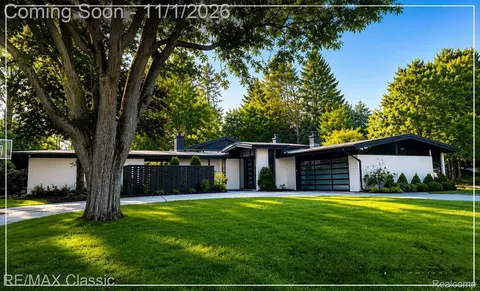 1167 Charrington Rd, Bloomfield Hills, MI 48301