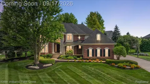 3493 N Century Oak Cir, Oakland, MI 48363