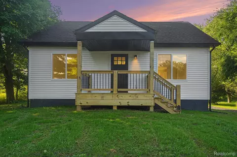 2280 Bowers Rd, Lapeer, MI 48446