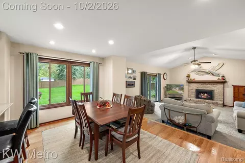 Dining - 294 Miracle Dr, Troy, MI 48084 photo 4 of 4