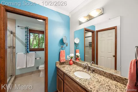 Bath - 294 Miracle Dr, Troy, MI 48084 photo 2 of 5