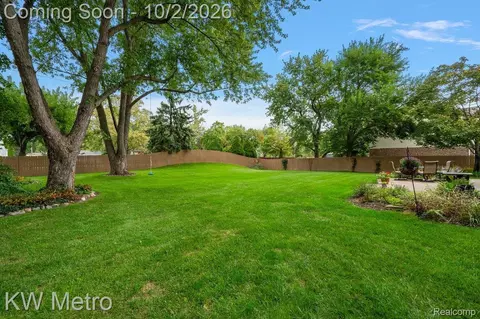 Exterior - 294 Miracle Dr, Troy, MI 48084 photo 3 of 3