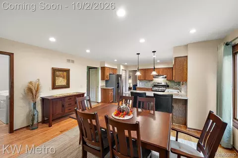 Dining - 294 Miracle Dr, Troy, MI 48084 photo 3 of 4