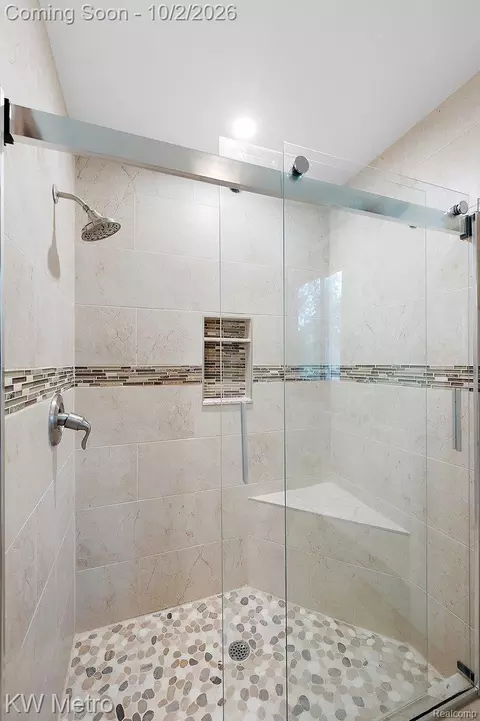 Bath - 294 Miracle Dr, Troy, MI 48084 photo 3 of 5