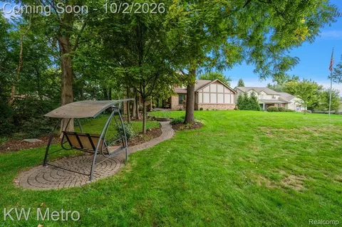 Exterior - 294 Miracle Dr, Troy, MI 48084 photo 1 of 3