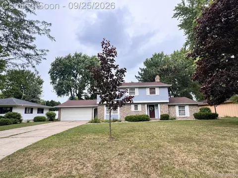 4710 Village Dr, Saginaw, MI 48638
