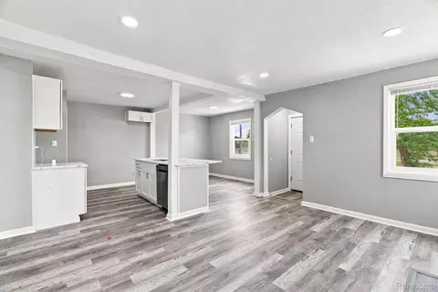Living - 5515 E Outer Dr, Detroit, MI 48234 photo 3 of 4