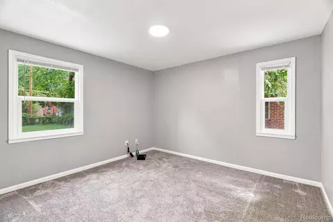 Bedroom - 5515 E Outer Dr, Detroit, MI 48234 photo 5 of 6
