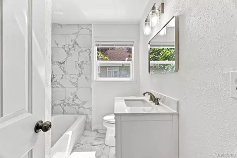 Bath - 5515 E Outer Dr, Detroit, MI 48234 photo 1 of 2