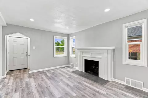 Living - 5515 E Outer Dr, Detroit, MI 48234 photo 2 of 4