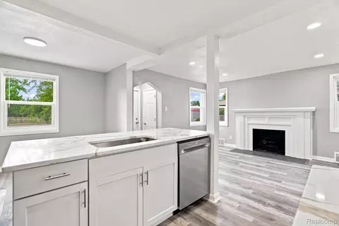 Kitchen - 5515 E Outer Dr, Detroit, MI 48234 photo 5 of 5