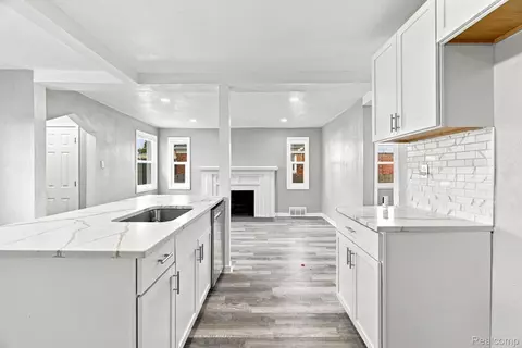 Kitchen - 5515 E Outer Dr, Detroit, MI 48234 photo 4 of 5