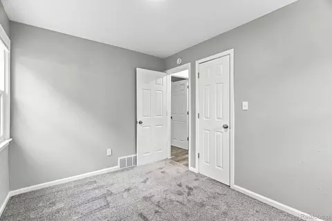 Bedroom - 5515 E Outer Dr, Detroit, MI 48234 photo 4 of 6