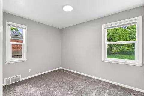 Bedroom - 5515 E Outer Dr, Detroit, MI 48234 photo 3 of 6