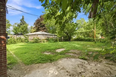 Exterior - 5515 E Outer Dr, Detroit, MI 48234 photo 4 of 5