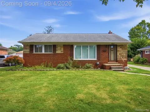 932 N Esplanade St, Mount Clemens, MI 48043
