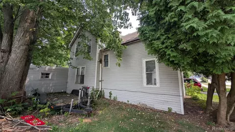 420 Columbia St, Algonac, MI 48001