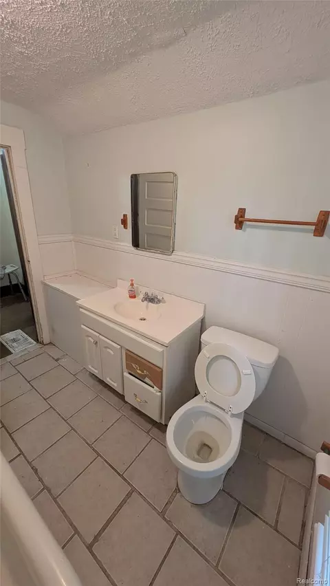 Bath - 420 Columbia St, Algonac, MI 48001 photo 7 of 7