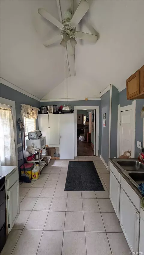 Entry Way - 420 Columbia St, Algonac, MI 48001 photo 5 of 12