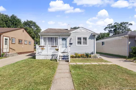 28936 Birchlawn St, Garden City, MI 48135