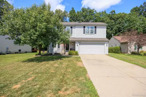 2772 Moosewood Dr, Waterford, MI 48329