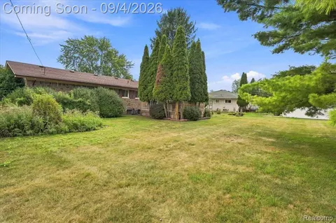 Exterior - 37582 Whitney Dr, Wayne, MI 48184 photo 2 of 2