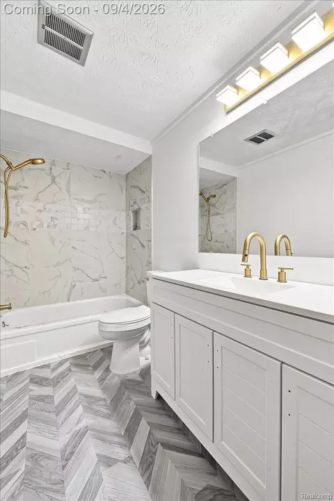 Bath - 37582 Whitney Dr, Wayne, MI 48184 photo 2 of 3