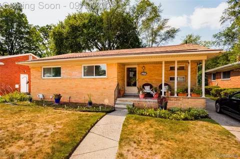 24031 Seneca St, Oak Park, MI 48237