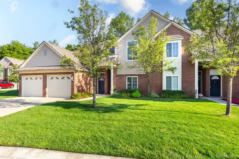 14386 Shadywood Dr, Sterling Heights, MI 48312