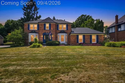 22555 Shadowglen Dr, Farmington Hills, MI 48335