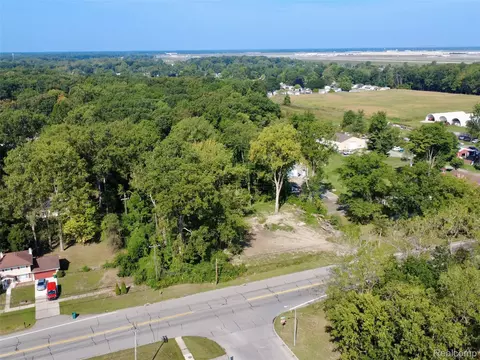 16068 Middlebelt Rd, Romulus, MI 48174 photo 2