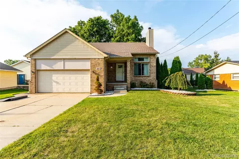 487 Glenn Ct, Lake Orion, MI 48362