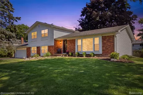 5569 Tadworth Pl, West Bloomfield, MI 48322