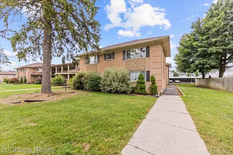 2377 Walton Blvd #17, Rochester Hills, MI 48309