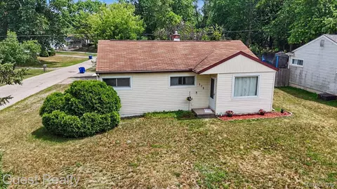 275 Rivard Blvd, Waterford, MI 48327