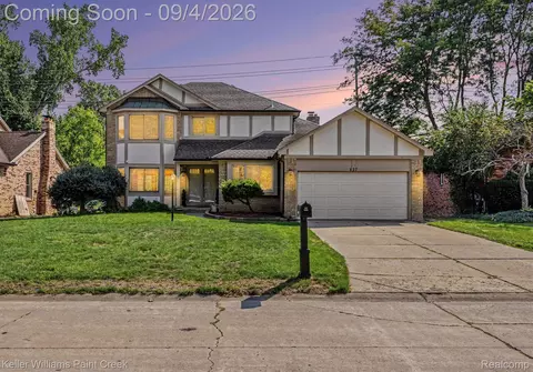627 Parkland Dr, Rochester Hills, MI 48307