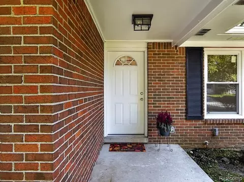 Exterior - 8564 Windsor Ct, Superior, MI 48198 photo 6 of 7