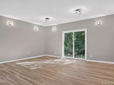 Living - 8564 Windsor Ct, Superior, MI 48198 photo 6 of 8