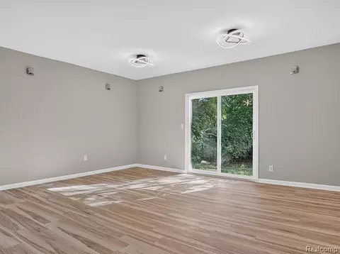 Living - 8564 Windsor Ct, Superior, MI 48198 photo 7 of 8