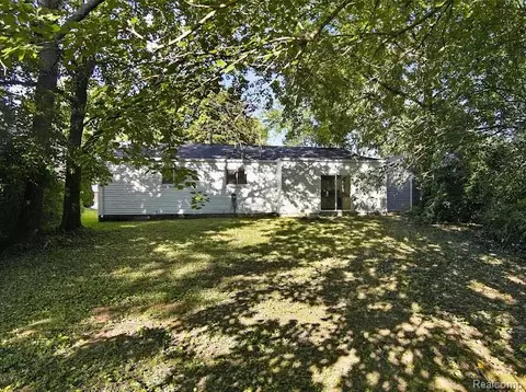 Exterior - 8564 Windsor Ct, Superior, MI 48198 photo 4 of 7