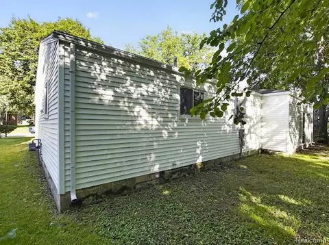 Exterior - 8564 Windsor Ct, Superior, MI 48198 photo 3 of 7