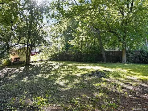 Exterior - 8564 Windsor Ct, Superior, MI 48198 photo 5 of 7